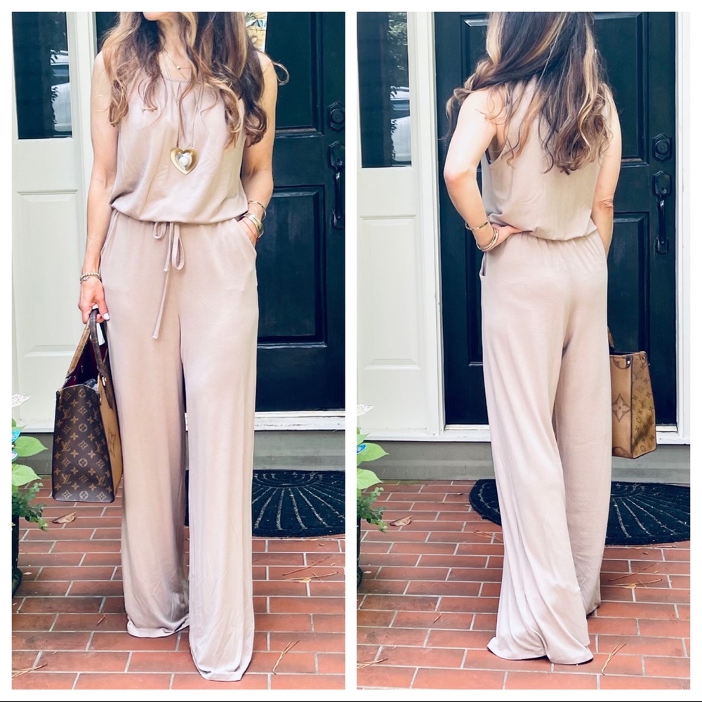 ✨LAST ONE✨Fabulous wide leg sleeveless jumpsuit with pockets - Picture 3 of 5